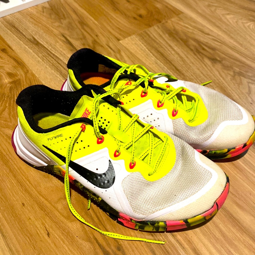 Nikes womens 8 Metcon 2 Flywire